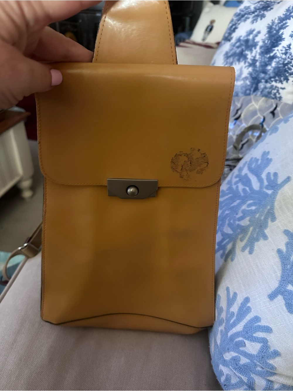 Men's Leather Messenger Sling Bag in Tan with Push-Lock Closure